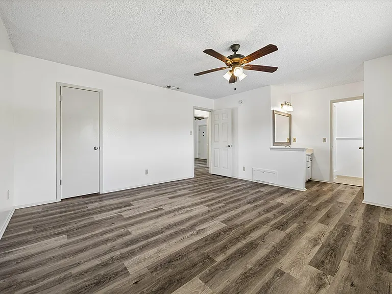 10010 Faylin Dr — Photo 14