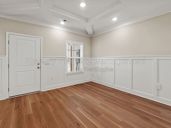 4th image of 541 Yuma Ln