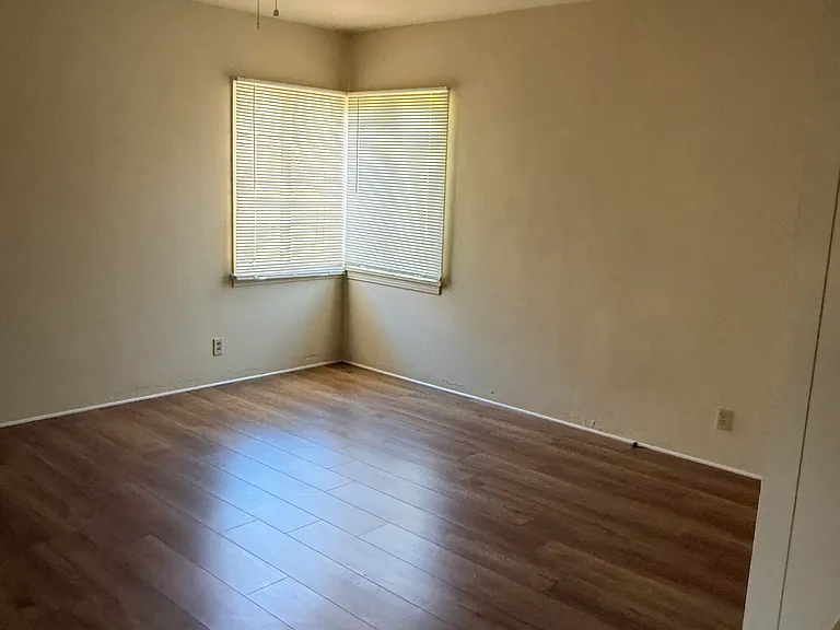 153 E Pasadena St — Photo 9