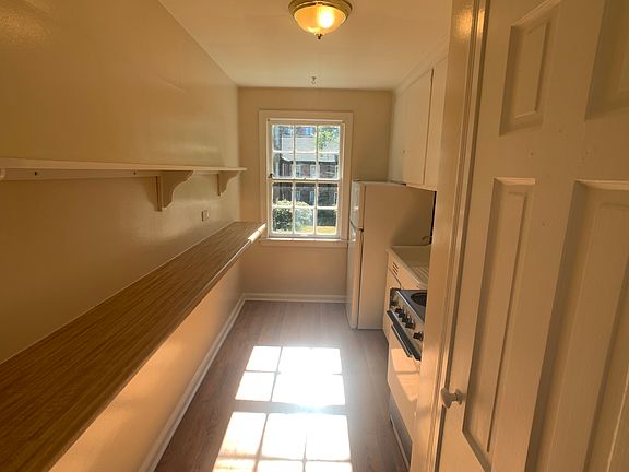 4th image of 2828 Thornhill Rd APT 302B
