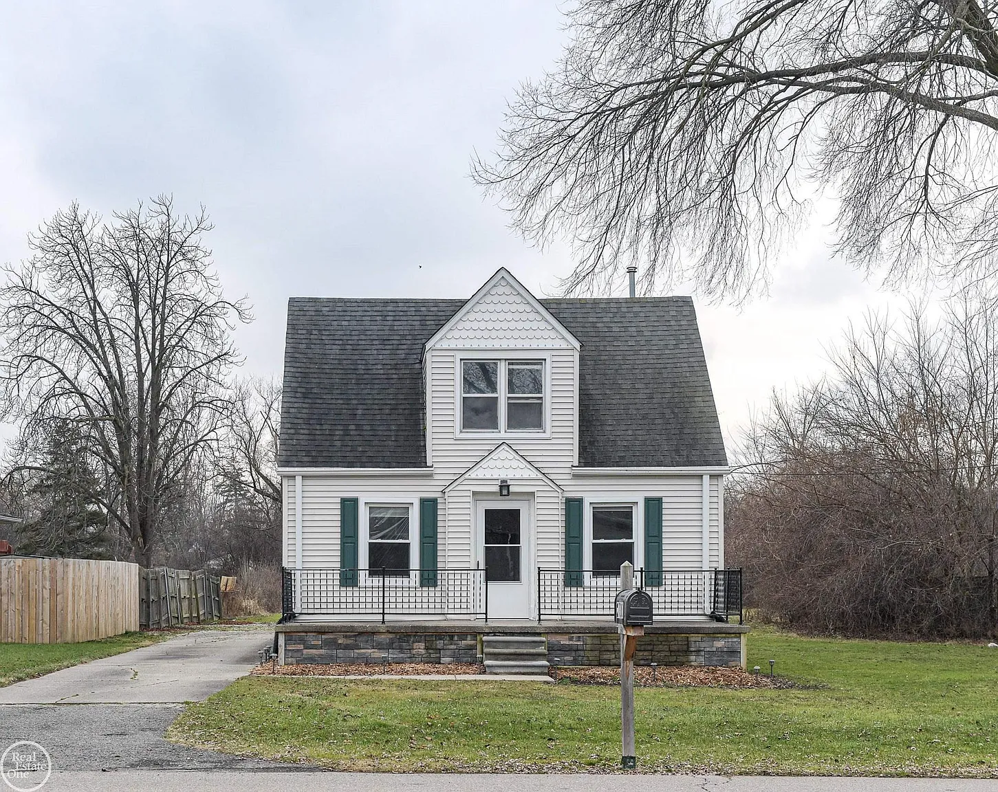2720 Iowa Dr photo 1