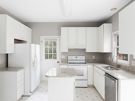 3rd image of 230 Forbush Mountain Dr