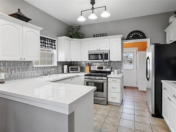 4th image of 534 Allo Ave