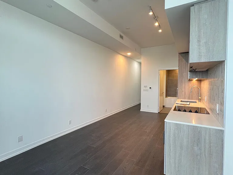 2020 Bathurst St #931 — Photo 7
