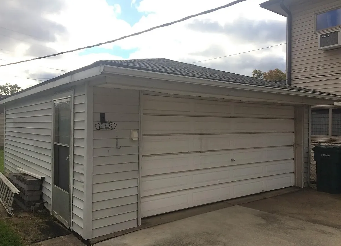 3 bed, 1080 sqft, $1,900 — Photo 2