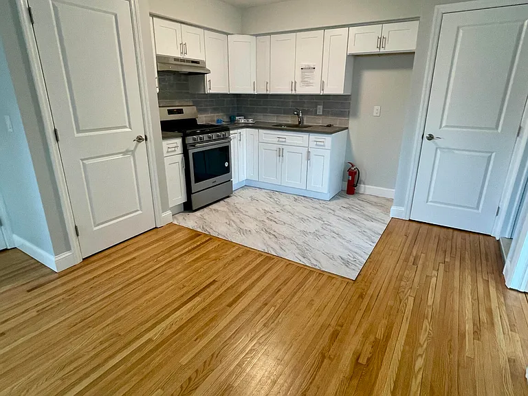 3142 Morley Ave — Photo 5