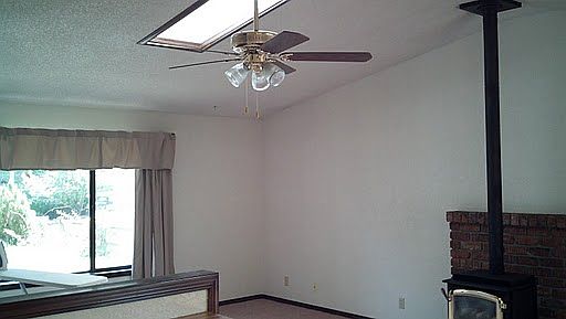 2nd image of 600 E Dohmen Dr