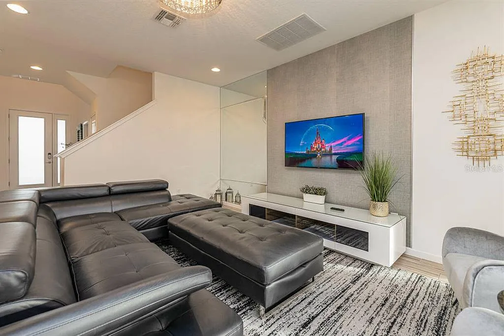 5 bed, 5.0 bath, 3067 sqft, $3,900 — Photo 4