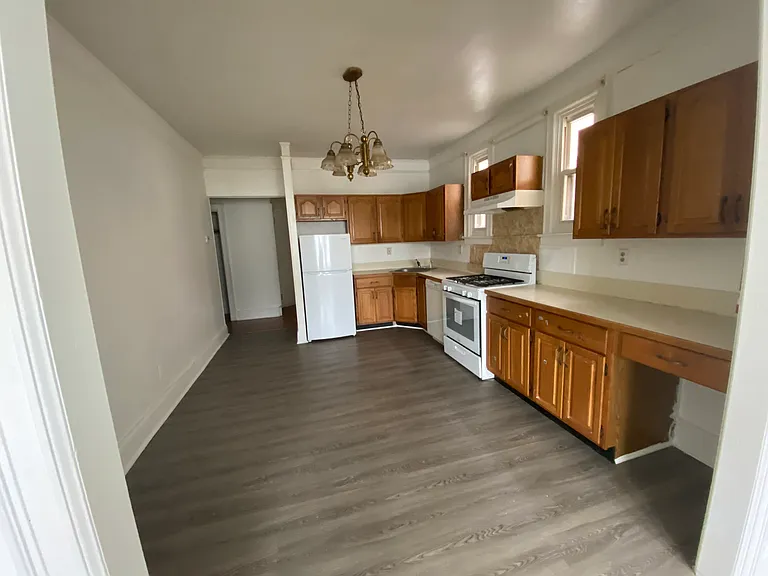 51 Linden St #2 — Photo 13