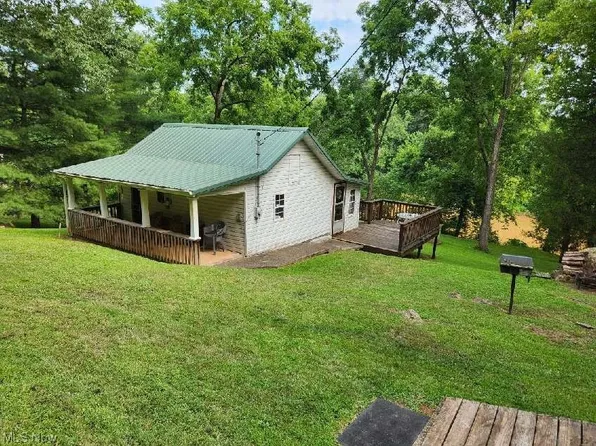 227 Exline Camp Rd, Elizabeth, WV 26143