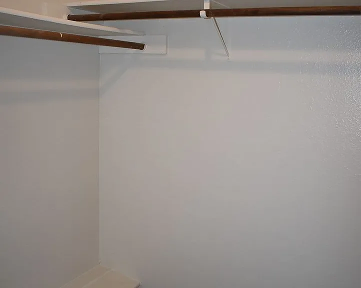 221 W Robin Ln — Photo 19