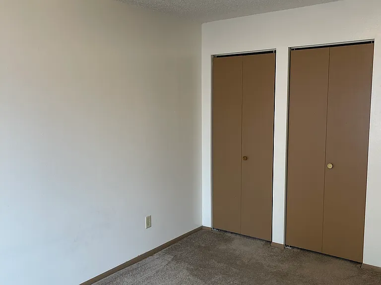 806 E College St #17 — Photo 7