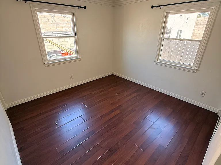 415 W Marietta Pl — Photo 4