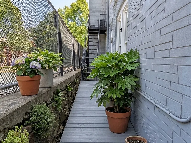 628 N 6th St #5 — Photo 12