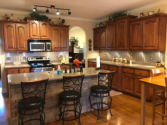 Large open kitchen w/island