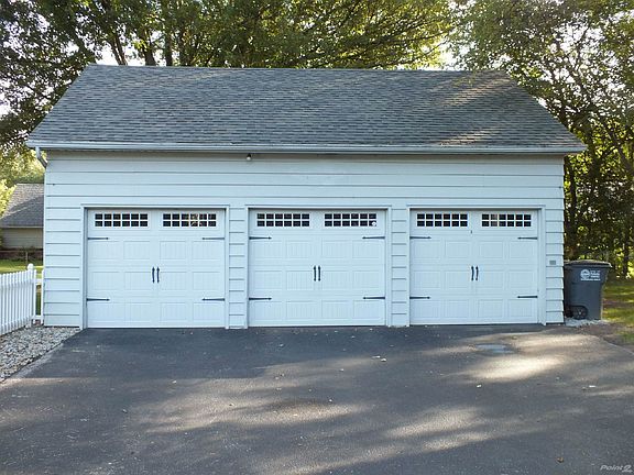 3 Car Garage
