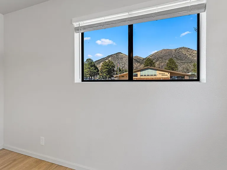 3325 E Lockett Rd — Photo 13