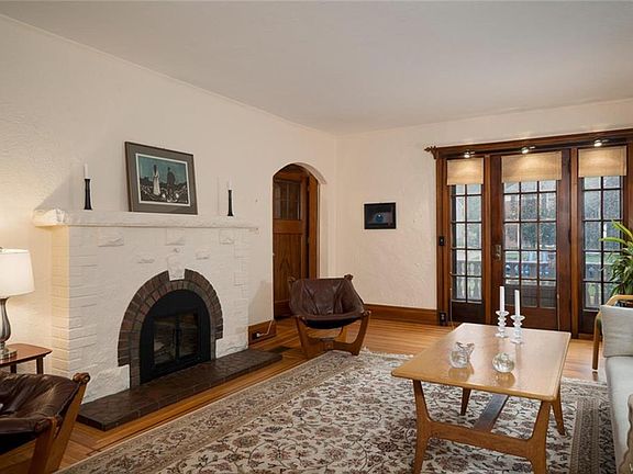 4th image of 120 Walton Dr