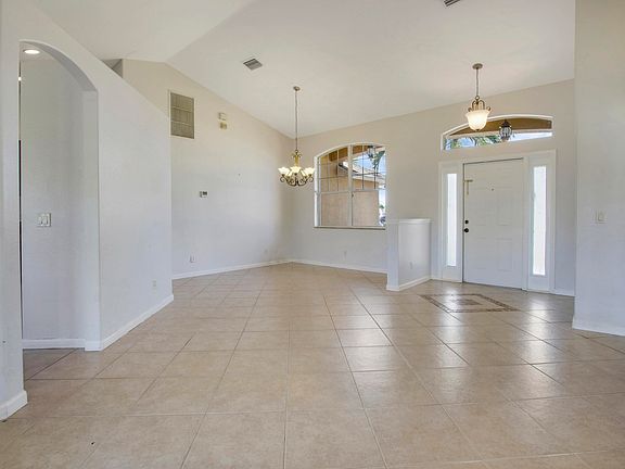5th image of 2327 SW Kent Cir