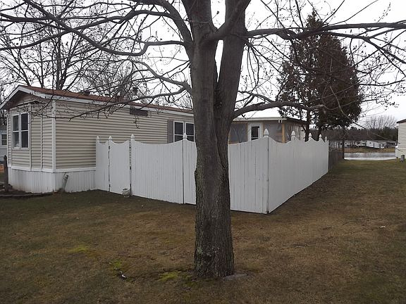 2nd image of 6 Lakeside Ave
