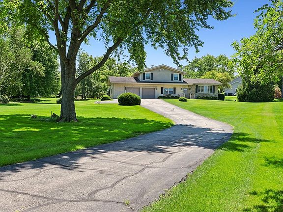 2nd image of 28771 W Park Dr