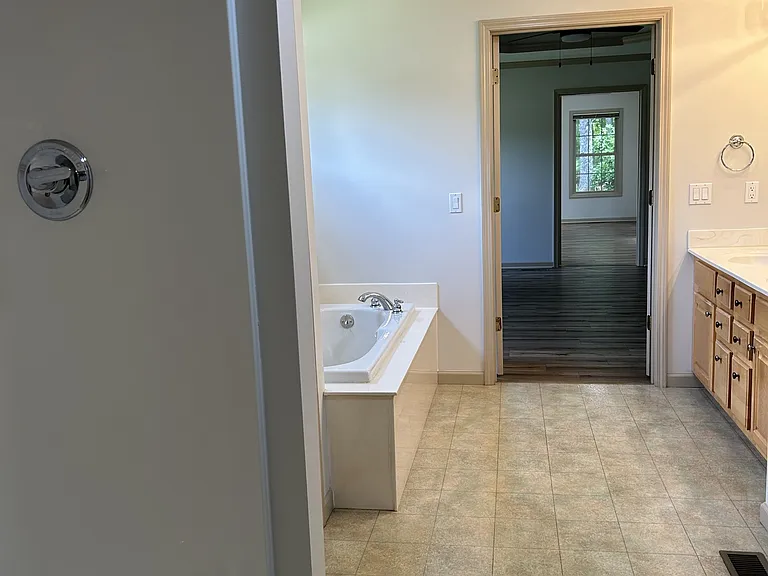 129 Ivy Ln — Photo 15