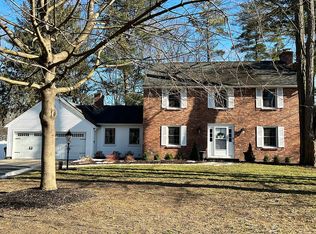 11 Longwood Dr, Delmar, NY 12054