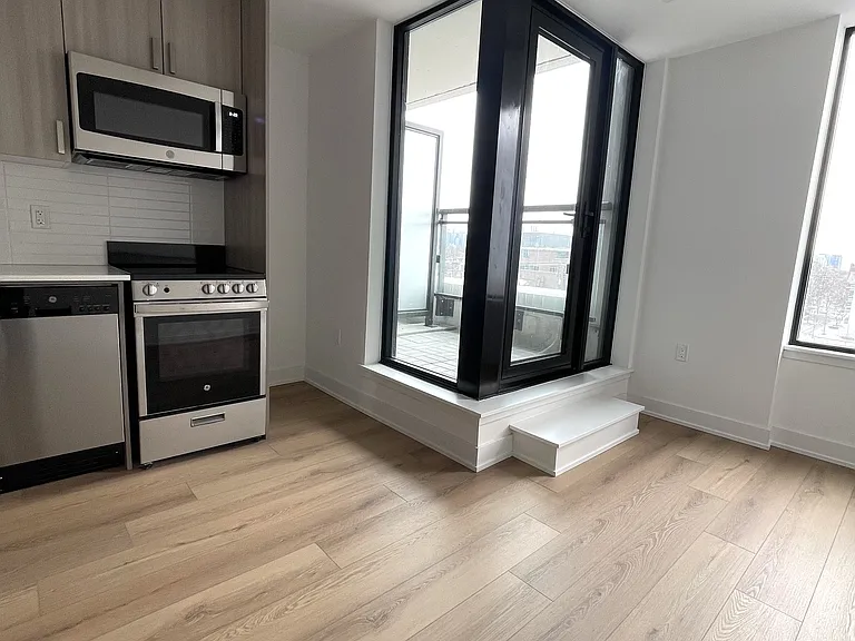 758 Dovercourt Rd #508 — Photo 6