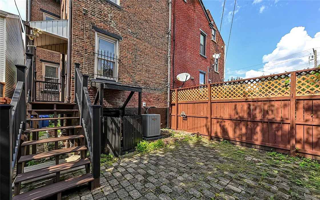 4 bed, 2496 sqft, $2,700 — Photo 3
