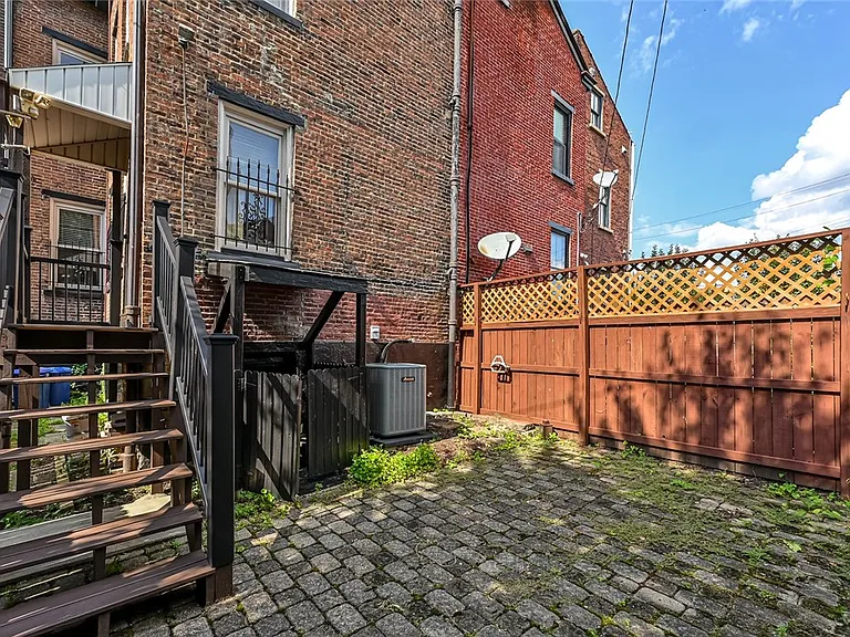 617 Avery St — Photo 3