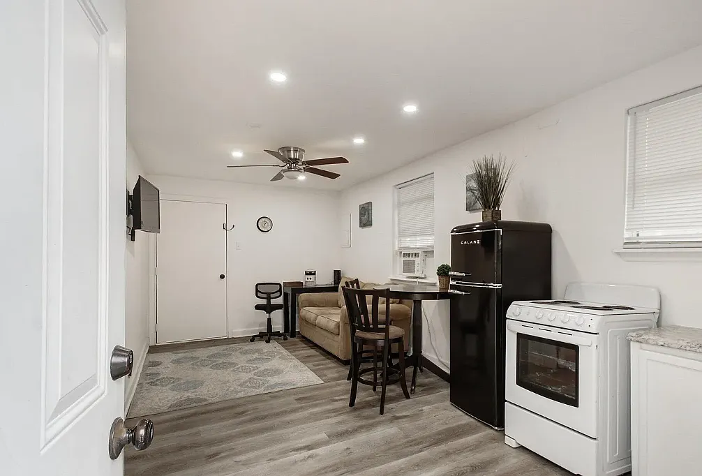1 bed, 500 sqft, $1,350 — Photo 2