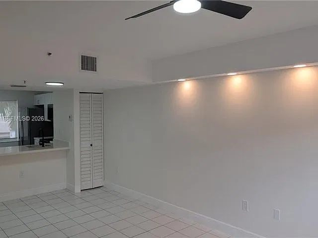 208 Riviera Cir — Photo 4