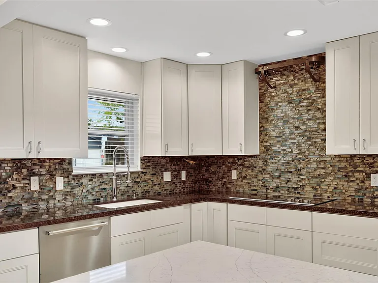 3208 Woodstone Dr — Photo 12