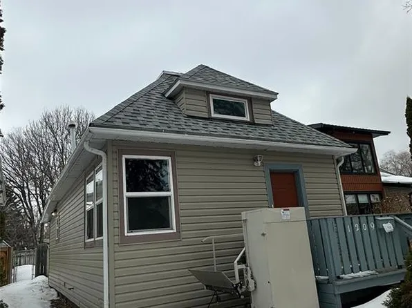 1209 K AVENUE S, Saskatoon, SK S7M 2G6