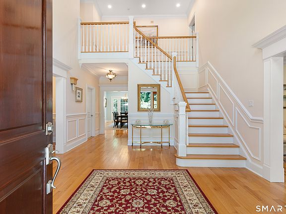 3rd image of 2 Deerfield Road