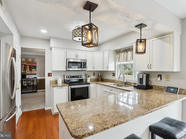 208 Churchill Downs Ct, Mount Laurel, NJ 08054