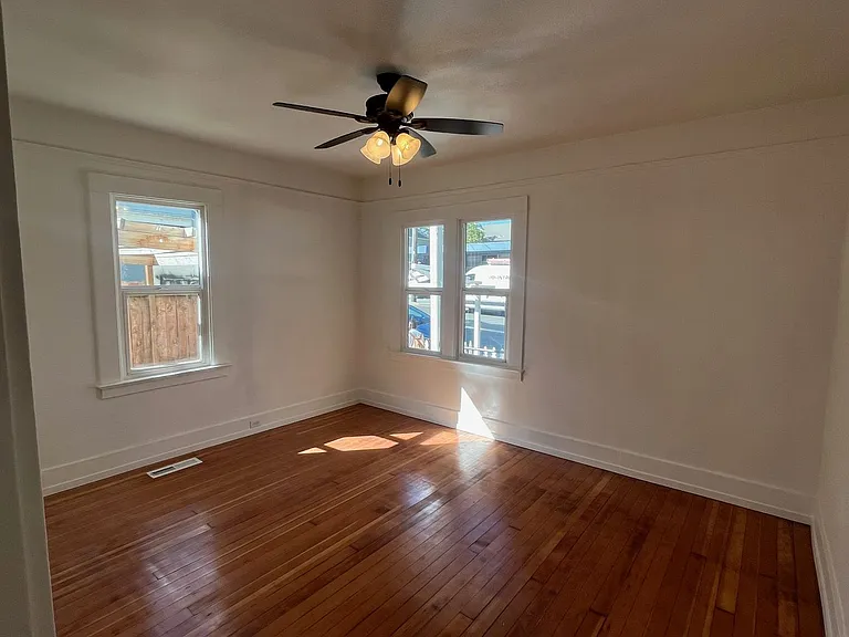 2nd Ave, 513 — Photo 7