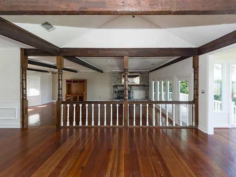 923 River Rd — Photo 2