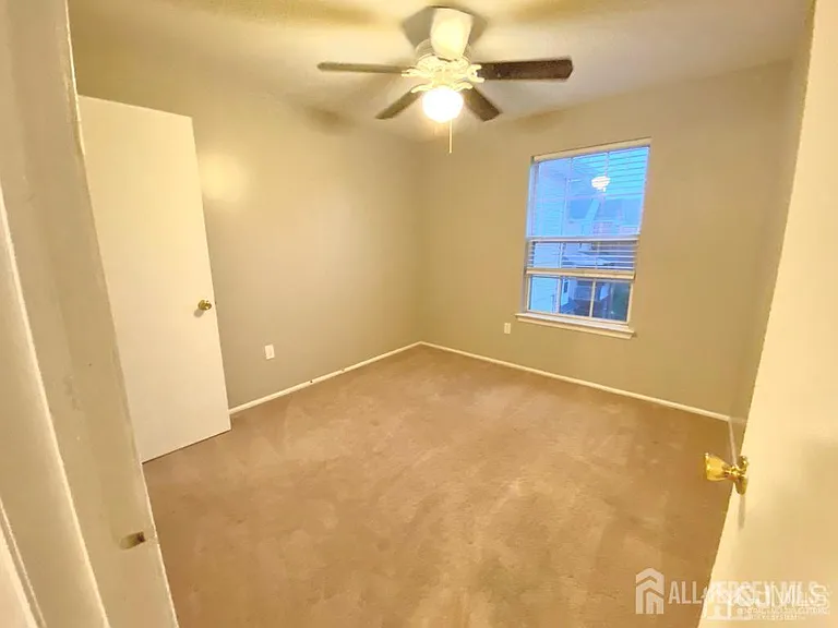 315 Plymouth Rd — Photo 12