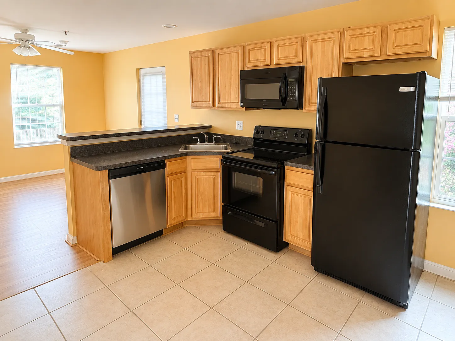 2 bed, 790 sqft, $2,399 — Photo 2