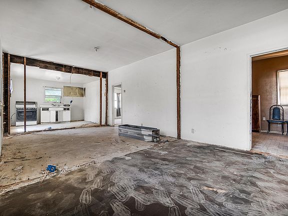 4th image of 826 Kimball Lane