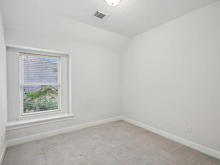 90 Panterra Way — Photo 33
