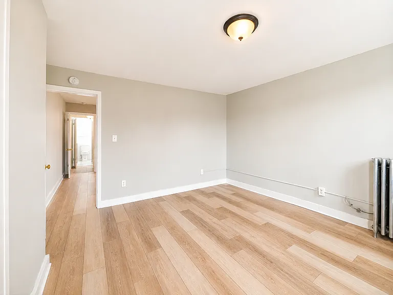 945 Homestead St #2 — Photo 8