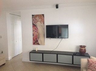 2nd image of 421 Collins Ave APT 4