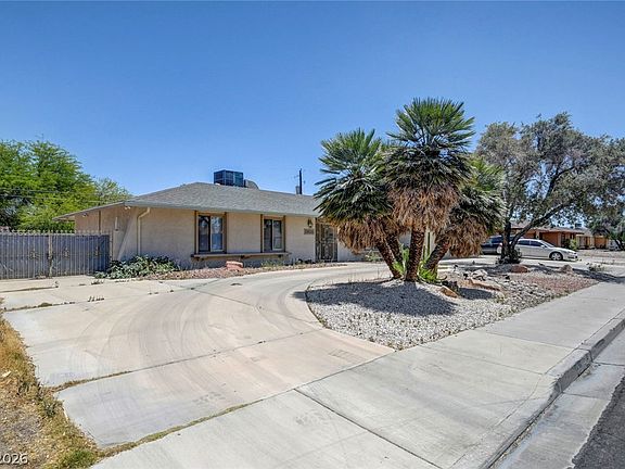 4th image of 1900 Stonehaven Dr