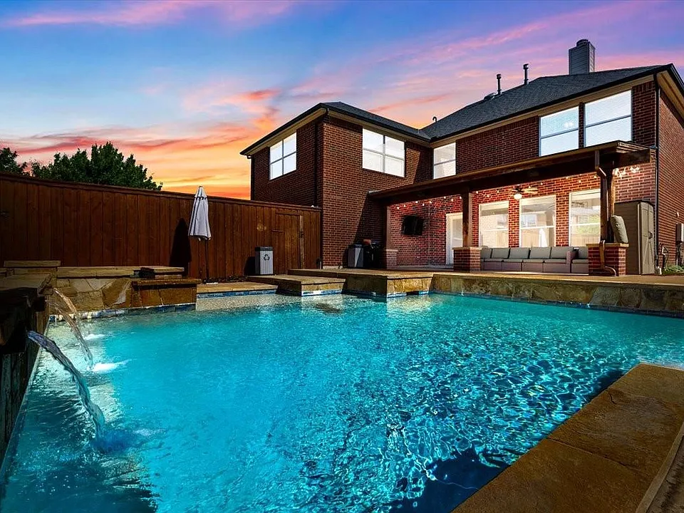 1121 London Dr