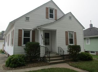 435 S 1st St, La Crescent, MN 55947