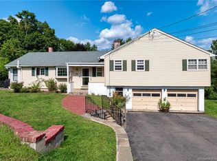24 Ridgeview Dr, Farmington, CT 06032