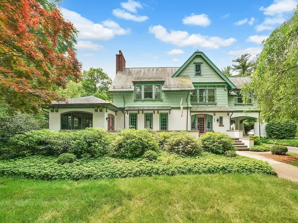 135 Forest Glen Rd, Longmeadow, MA 01106