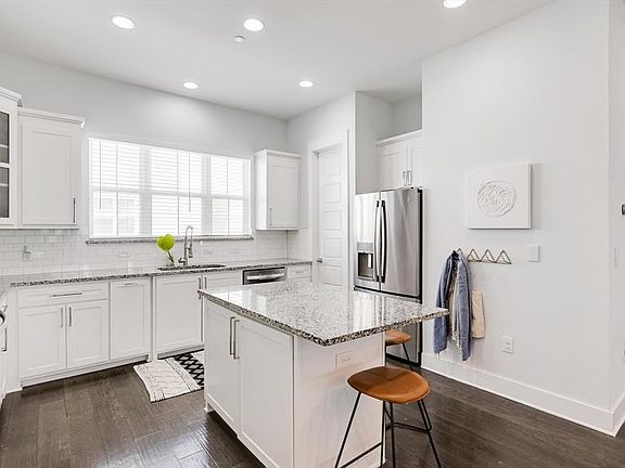 4th image of 209 S Village Way